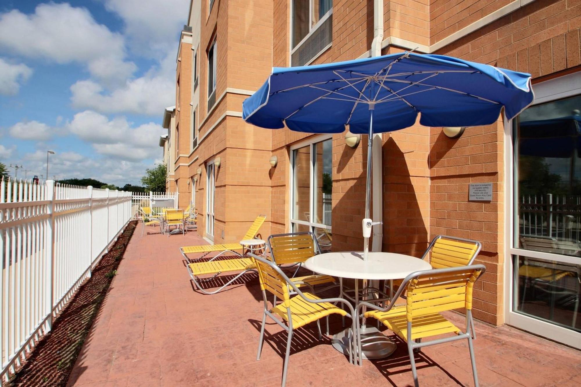 Fairfield Inn & Suites By Marriott Milwaukee Airport Oak Creek Eksteriør billede